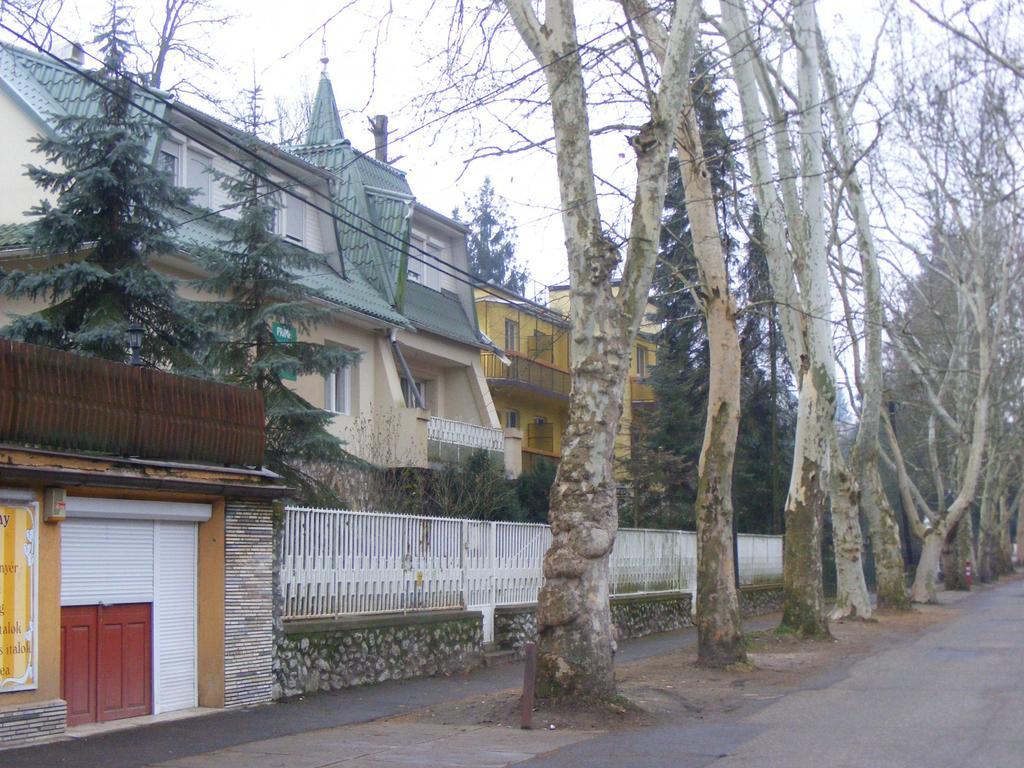 Hotel Prima Piheno Miskolc Exterior foto
